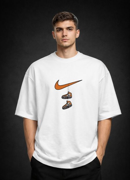 Koszulka Hanging Sneakers – Streetwear Swoosh Vibe